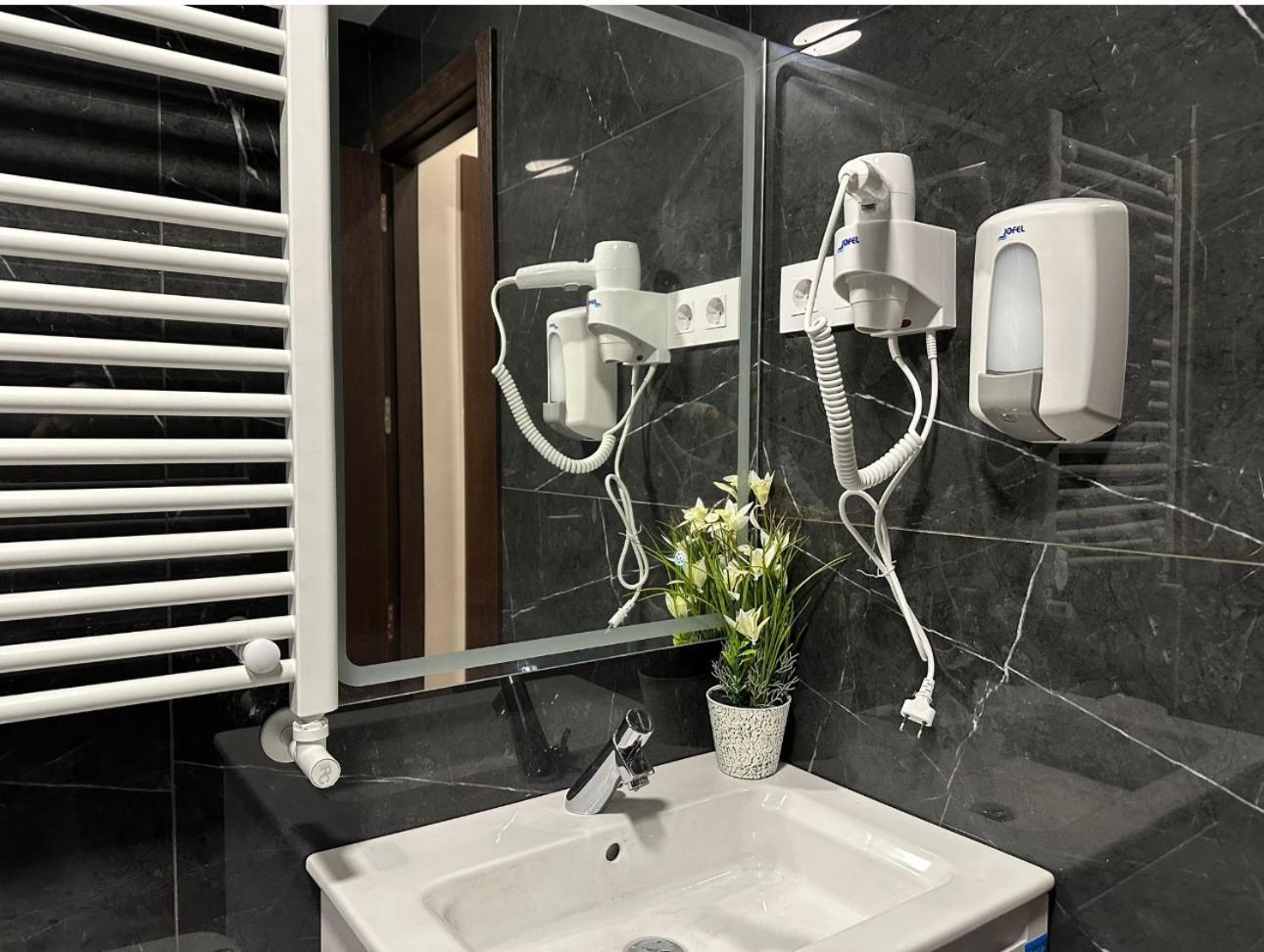Hostal “ Infantas” Madrid Exteriér fotografie